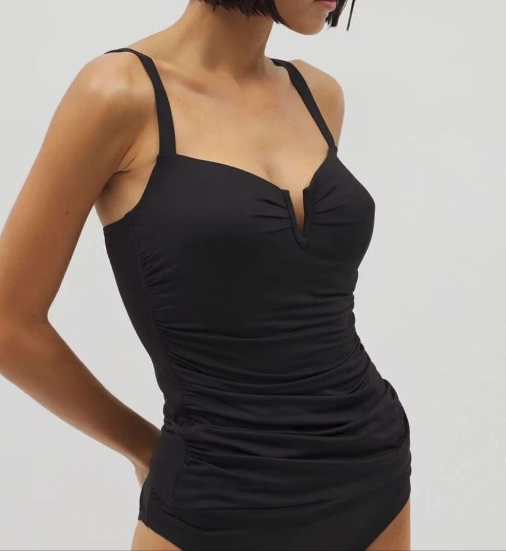 Soma Swim Medium black V-Wire Tankini Top swimwear